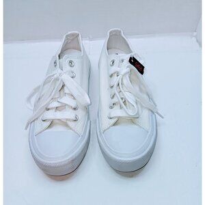 White Canvas Low-Top Sneakers USA 7 EUR 38 S22 Made In China Casual Style Comfor